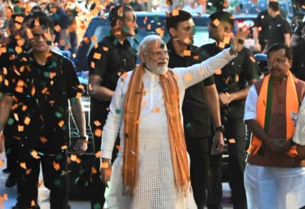 மேற்கு வங்கத்தில் தாமரை மலர்ந்துள்ளது; தொண்டர்கள் மத்தியில் பிரதமர் மோடி மகிழ்ச்சி 