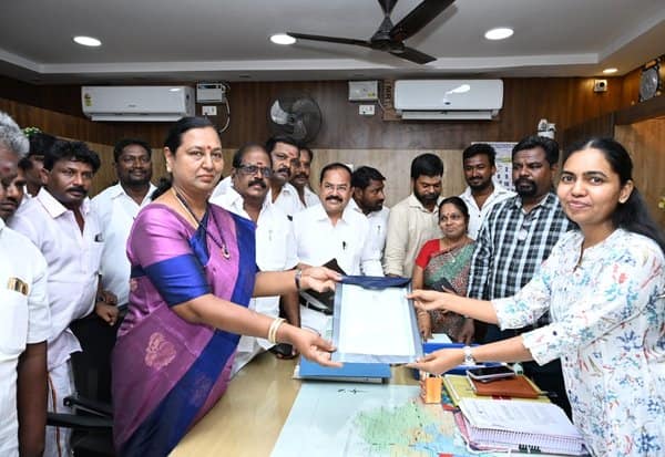  விஜய் எங்கள் வீட்டு பையன்; சொல்கிறார் தே.மு.தி.க., பிரேமலதா