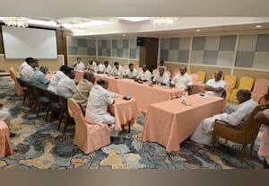 பா.ஜ.,வினரிடம் முதல்வர் ரங்கசாமி... திட்டவட்டம் : வளர்பிறையில் பதவியேற்க திட்டம்