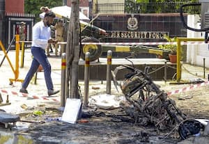பஞ்சாப் ராணுவ முகாமில் அடுத்தடுத்து ﻿ குண்டு வெடிப்பு!: பாக்., - ஐ.எஸ்.ஐ., சதியா என விசாரணை