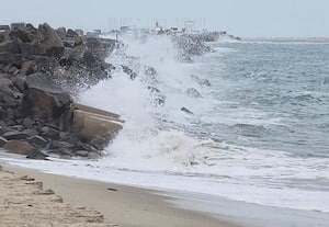  தென் மேற்கு பருவக்காற்றால் தனுஷ்கோடி கடல் கொந்தளிப்பு