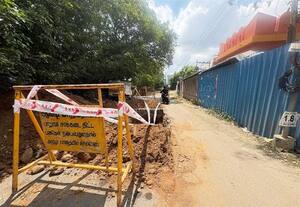  போதிய பாதுகாப்பின்றி பாதாள சாக்கடை பணி இருசக்கர வாகனத்துடன் விழுந்தவர் பலத்த காயம்