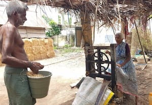  கரையேற தவிக்கும் கயிறு திரிக்கும் தொழிலாளர்களை காப்பாற்றுங்கள்