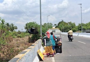  மணிமுக்தாற்றில் குப்பை கொட்டும் அவலம் தடுக்க நடவடிக்கை எடுக்க வேண்டும்
