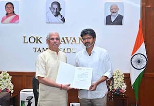 விஜயை ஆட்சி அமைக்க கவர்னர் அழைப்பு; நாளை முதல்வராக பதவியேற்கிறார்