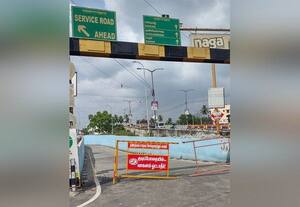  கரூர் ரோடு ரயில்வே சுரங்கப்பாதையில்  தேங்கிய மழைநீர்; 4 நாளாக பாதை அடைப்பு