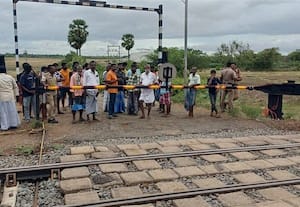  ரயில்வே கேட்டில் சப்வே அமைக்கும் பணி தடுத்து நிறுத்தம்