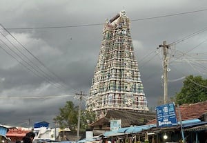  தழுவிய மேகம்