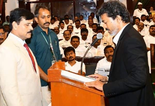  முதல்வர் விஜய் உள்ளிட்ட 233 எம்.எல்.ஏ.,க்கள் பதவி ஏற்பு