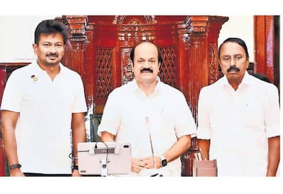  சபாநாயகராக பதவியேற்றார் ஜே.சி.டி.பிரபாகர்: நடுநிலையோடு செயல்பட கட்சிகள் வலியுறுத்தல்