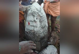  தீர்த்தகிரி மலையில் சுயம்பு சிலைகள் உடைப்பு வன ஊழியர்கள் மீது ஹிந்து முன்னணி புகார்