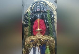  பஞ்சமுக ஆஞ்சநேயருக்கு சிறப்பு அபிஷேகம்