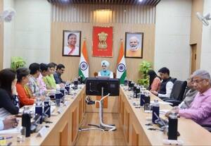 Deputy Governor discusses affordable housing near railway station with officials