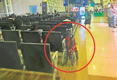 விமான நிலையத்தில் வீல் சேருக்கு ரூ.2,000? முதியோரை குறிவைத்து வசூல் வேட்டை!