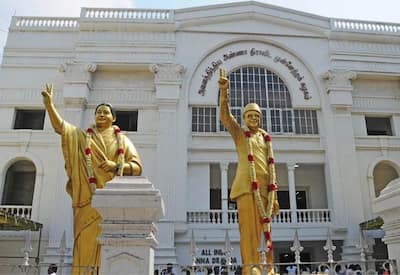 அதிமுக அலுவலகத்தில் பாதுகாப்பு அதிகரிப்பு