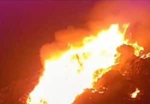  தீப்பற்றி எரிந்த குப்பை கிடங்கு கொடுங்கையூர் மக்கள் அவதி