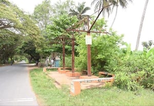  சேதமடைந்த நிழற்குடை சீரமைக்க கோரிக்கை