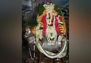  சிவாலயங்களில் பிரதோஷம் பக்தர்கள் சிறப்பு வழிபாடு 