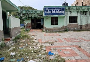  ராமநாதபுரத்தில் செயல்படாமல் குப்பையான மீன் மார்க்கெட்: ரூ.93 லட்சம் நிதி வீணடிப்பு