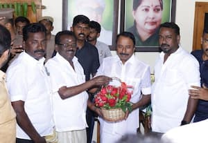  தி.மு.க., முன்னாள் எம்.எல்.ஏ., த.வெ.க.,வில் இணைந்தார் மாவட்ட செயலர் மீது குற்றச்சாட்டு