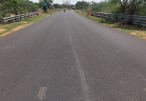  க.விலக்கு -வருஷநாடு ரோட்டில் வெள்ளைக்கோடு அமையுங்கள்