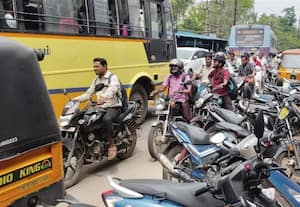  திண்டுக்கல்லில் தொடரும் ரோடு ஆக்கிரமிப்பு :  தினம் தினம்  ஸ்தம்பிக்கும் போக்குவரத்தால் அவதி n எரிபொருள் விரயத்தால் தவிக்கும் வாகன ஓட்டிகள்