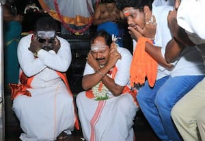   உதயநிதிக்கு நல்ல புத்தி கொடு : தோப்புக்கரணம் போட்டு பிரார்த்தனை 