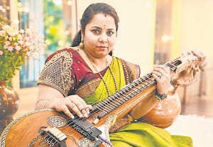 இளையராஜா பாடல்களை வாசிப்பது எளிது: ‛வீணை வாதினி' மைதிலி
