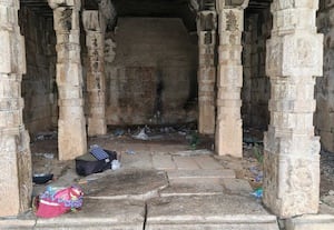  குடிகாரர்கள் இடமாக மாறிய கள்ளழகர் திருக்கண் மண்டபங்கள்