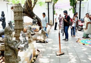  அரசு அருங்காட்சியகத்தில் குவிந்த சுற்றுலா பயணிகள்