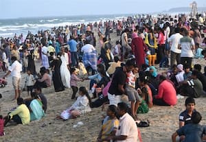  சில்வர் பீச்சில் குவிந்த பொதுமக்கள்