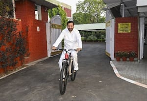 Haryana Chief Minister travels by bicycle