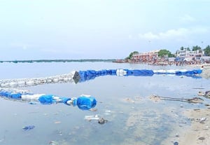 ராமேஸ்வரம் அக்னி தீர்த்தத்தில் படிக்கட்டுகள் பணி ரத்து செய்யுங்க..: கழிவுகள் தேங்கும் என்பதால் பக்தர்கள் வலியுறுத்தல்