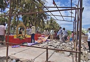  பிரம்மகுண்டத்தில் ஆக்கிரமித்து கட்டிய வழிபாட்டு மன்றம் இடிப்பு
