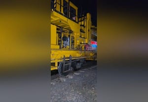  'டிராக்' பழுது பார்க்கும் ரயில் இன்ஜின் தடம் புரண்டது திண்டிவனம் அருகே ரயில்கள் தாமதம் 