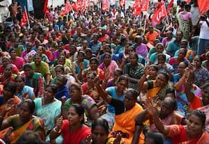  துாய்மை பணியாளர்கள் ஆர்ப்பாட்டம் துாய்மை பணியாளர்கள் போராட்டம்