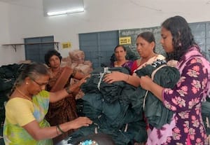 மாணவ - மாணவியருக்கான சீருடை, புத்தகம் தயார்