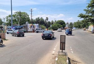 எல்லையம்மன் கோவில் சாலை சந்திப்பில் பேரிகார்டு அமைக்க வலியுறுத்தல்