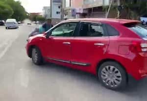  கொடுத்த பணத்தை கேட்டவரை காரில் இழுத்து சென்றவர் கைது