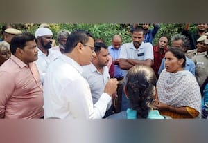  அரசு புறம்போக்கு நிலத்தில் புதைக்கப்பட்ட 3 உடல்கள் கோர்ட் உத்தரவுப்படி தோண்டி வேறு இடத்தில் அடக்கம் காஞ்சி, திருவள்ளூர் எல்லையில் பரபரப்பு