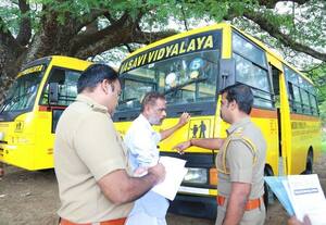  பள்ளி வாகனங்கள் சோதனை தீவிரம் 102ல், 72  வாகனங்கள் 'ஓகே'