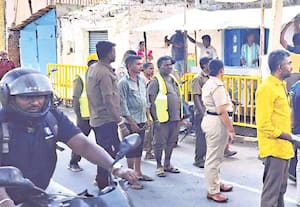 போக்குவரத்துக்கு இடையூறு ஆக்கிரமிப்புகள் அகற்றம்