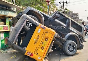  ஆட்டோ மீது பாய்ந்த கார் தாம்பரத்தில் நெரிசல்