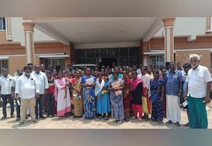  இலவச வீட்டு மனை நிலத்தை ஒப்படைக்க கோரி போராட்டம்