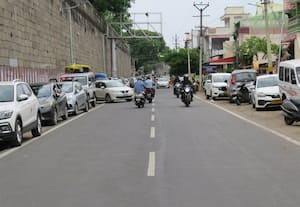  சாலையோரங்களில் ‛'பார்க்கிங்' வாகன போக்குவரத்திற்கு இடையூறு