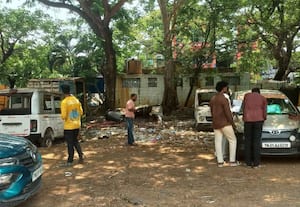  கே.கே.நகர் ஓட்டுநர் தேர்வு வளாகத்தில் பழைய வாகனங்கள் குவிப்பு அடிப்படை வசதி இல்லாததால் சிரமம்