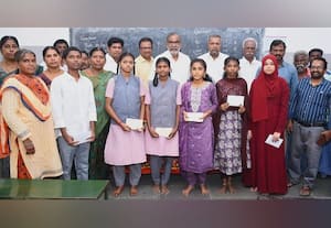  விஜயாபுரம் அரசுப்பள்ளி மாணவர்களுக்கு ஊக்கத்தொகை