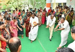 காலங்கள் கடந்தாலும் கரையாத நட்பு: முன்னாள் மாணவர்களின் உணர்வுபூர்வ சங்கமம்