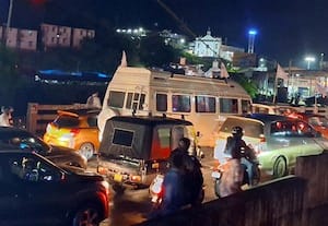  மூணாறில் மாற்று வழிதடம் இன்றி இரவிலும் தொடரும் நெரிசல்