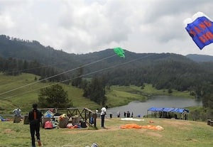  'கொடை'யில் பறந்த ராட்சத காற்றாடிகள்